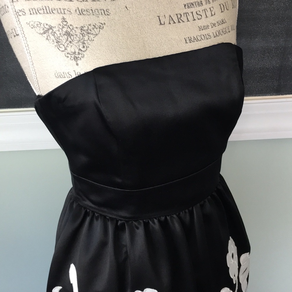 White House Black Market Black strapless dress 00 - Picture 4 of 6